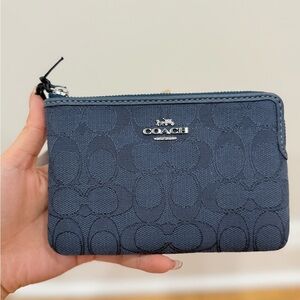 NWT coach wristlet -jacquard